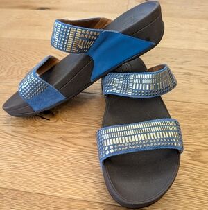 FitFlop Aztec Chada Slide Women's Wedge Heels Sandals Blue W/ Gold Studs Sz. 9